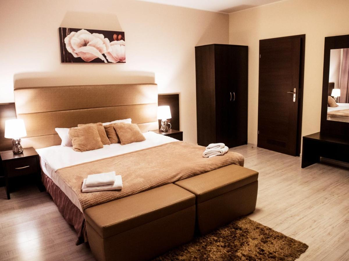 Hotel Feniks Hnězdno Exteriér fotografie