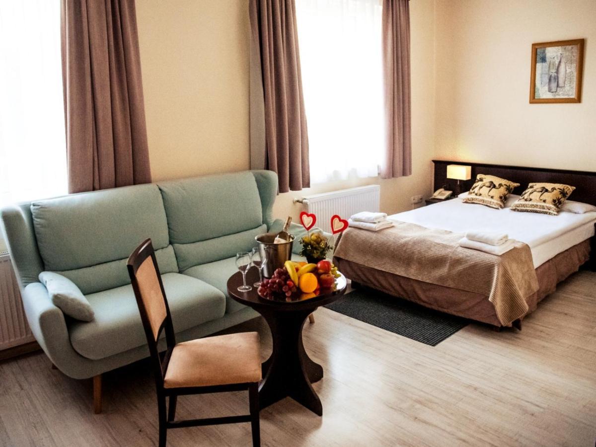 Hotel Feniks Hnězdno Exteriér fotografie
