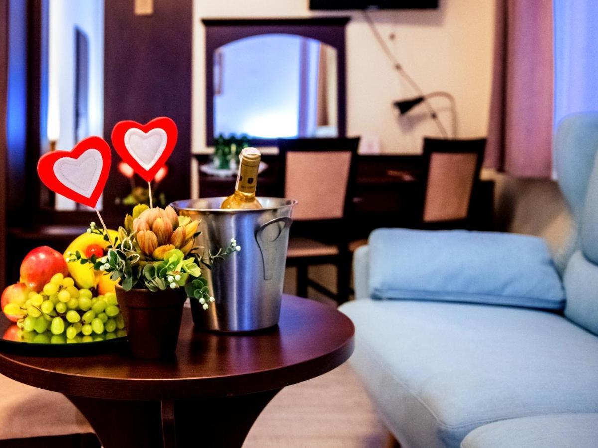 Hotel Feniks Hnězdno Exteriér fotografie