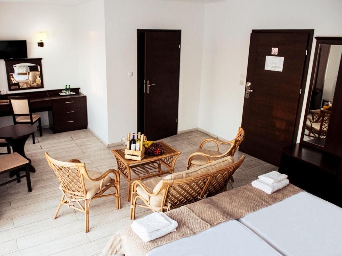 Hotel Feniks Hnězdno Exteriér fotografie