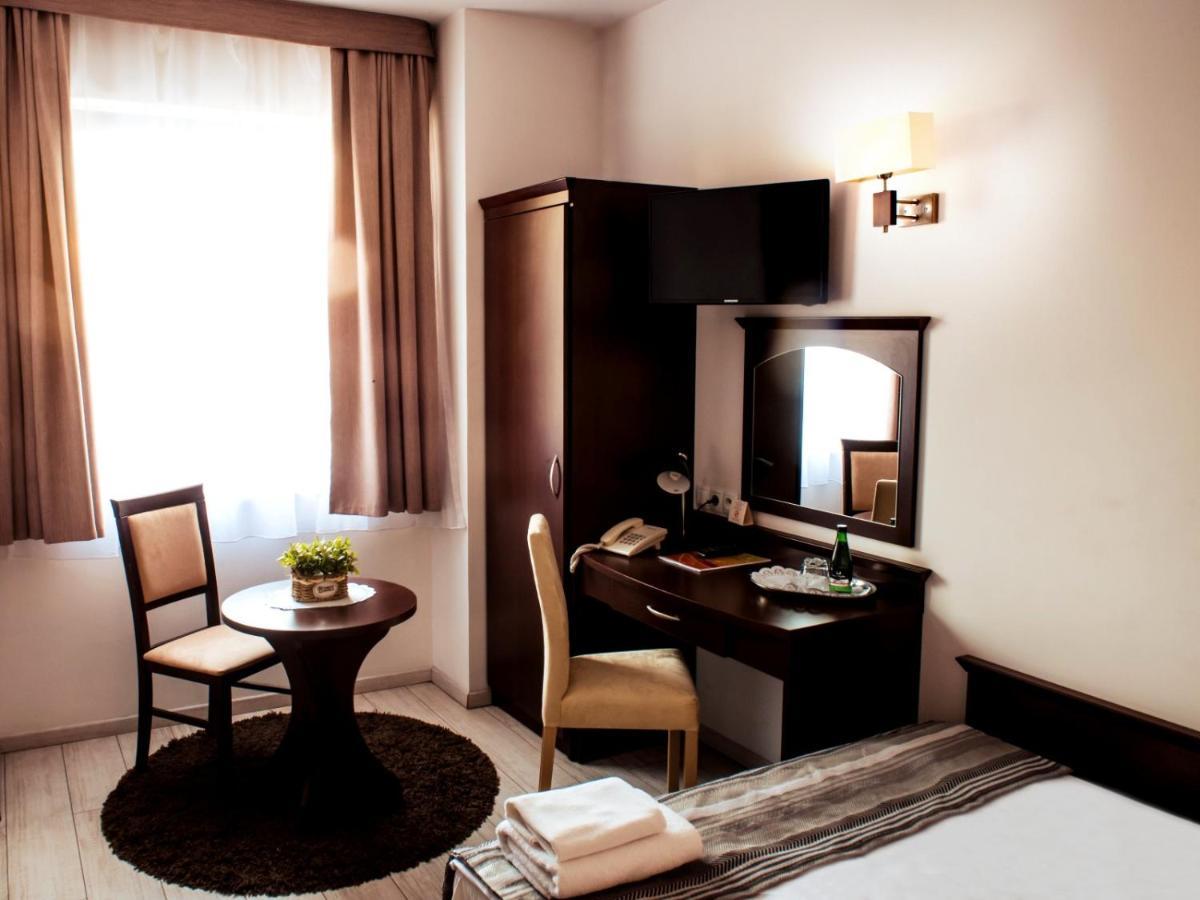 Hotel Feniks Hnězdno Exteriér fotografie