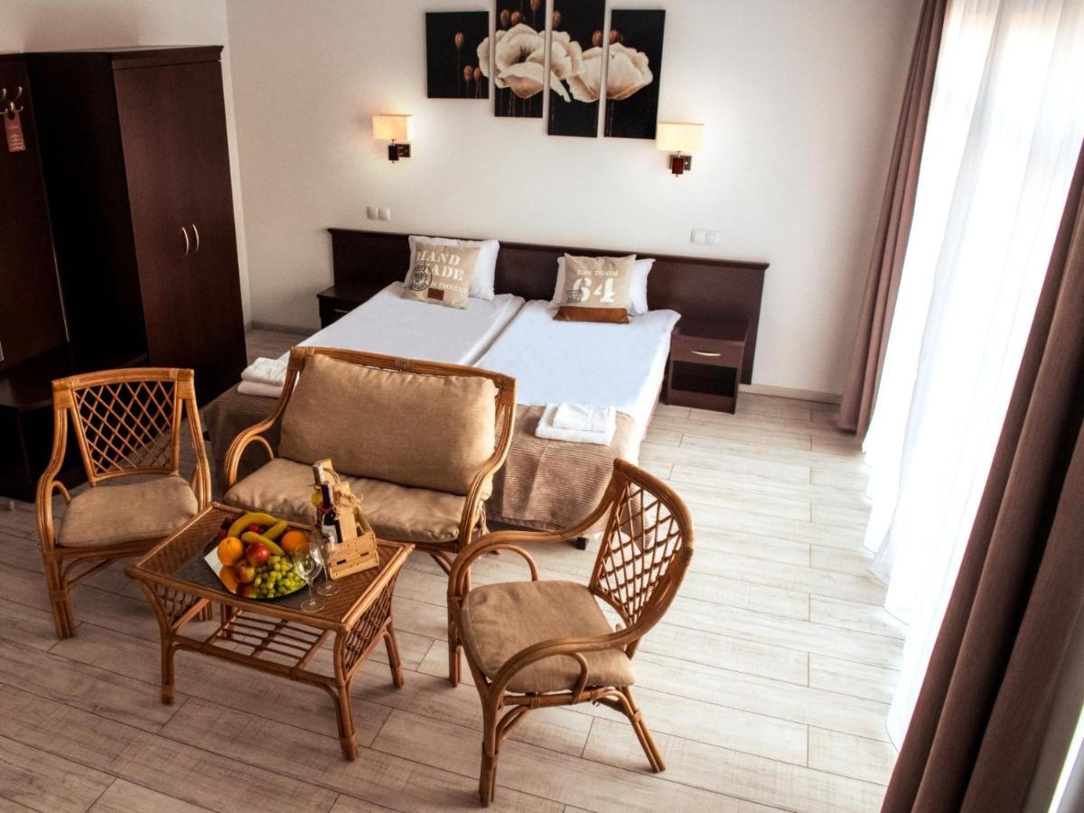 Hotel Feniks Hnězdno Exteriér fotografie