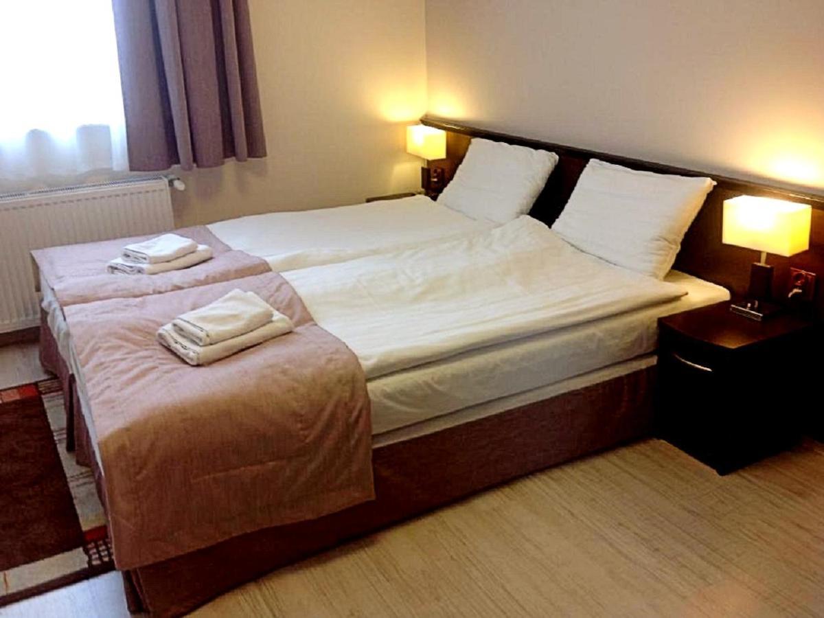Hotel Feniks Hnězdno Exteriér fotografie