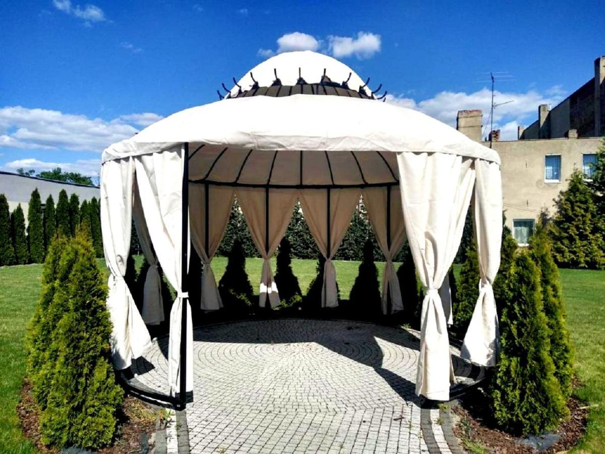 Hotel Feniks Hnězdno Exteriér fotografie