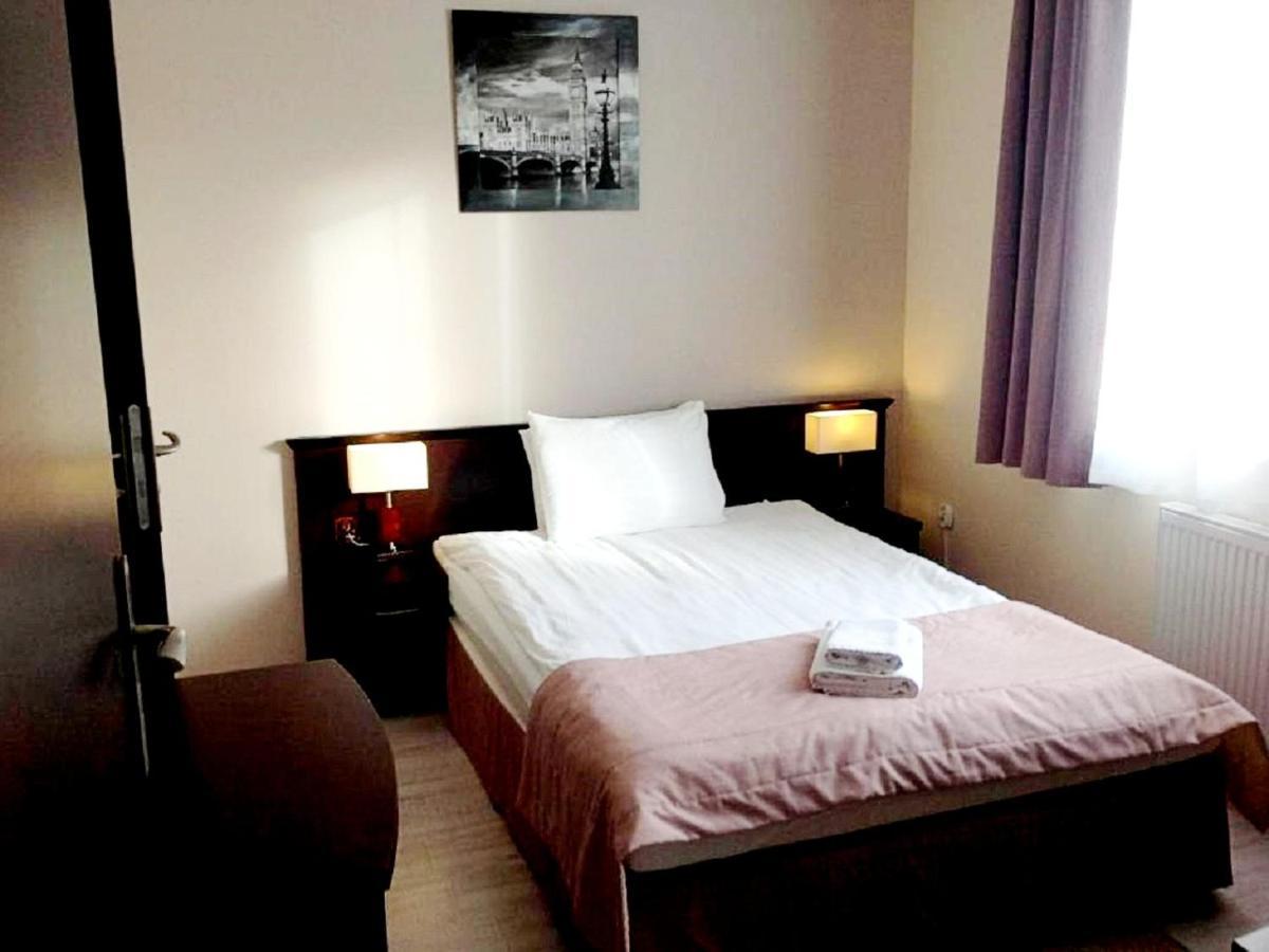 Hotel Feniks Hnězdno Exteriér fotografie