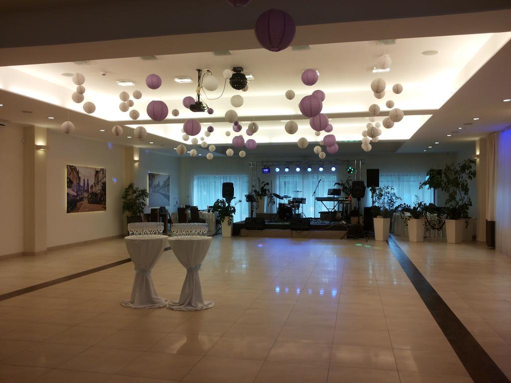 Hotel Feniks Hnězdno Exteriér fotografie