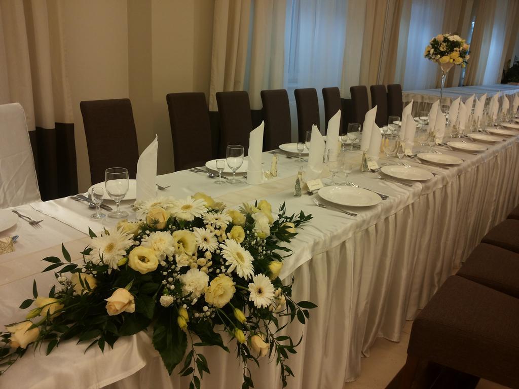 Hotel Feniks Hnězdno Exteriér fotografie