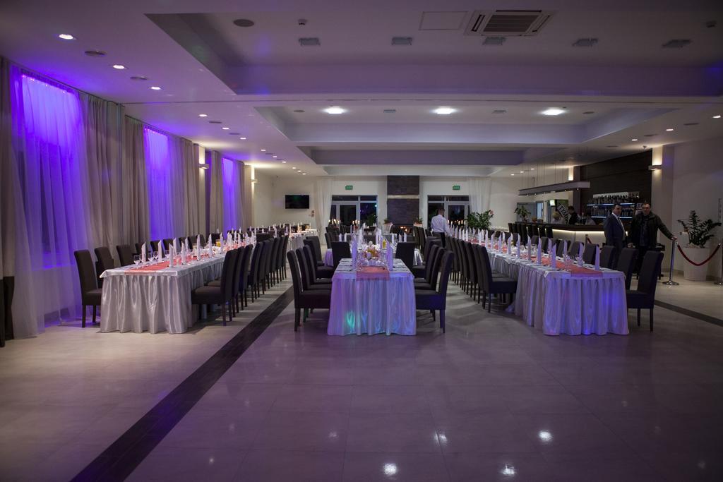 Hotel Feniks Hnězdno Exteriér fotografie